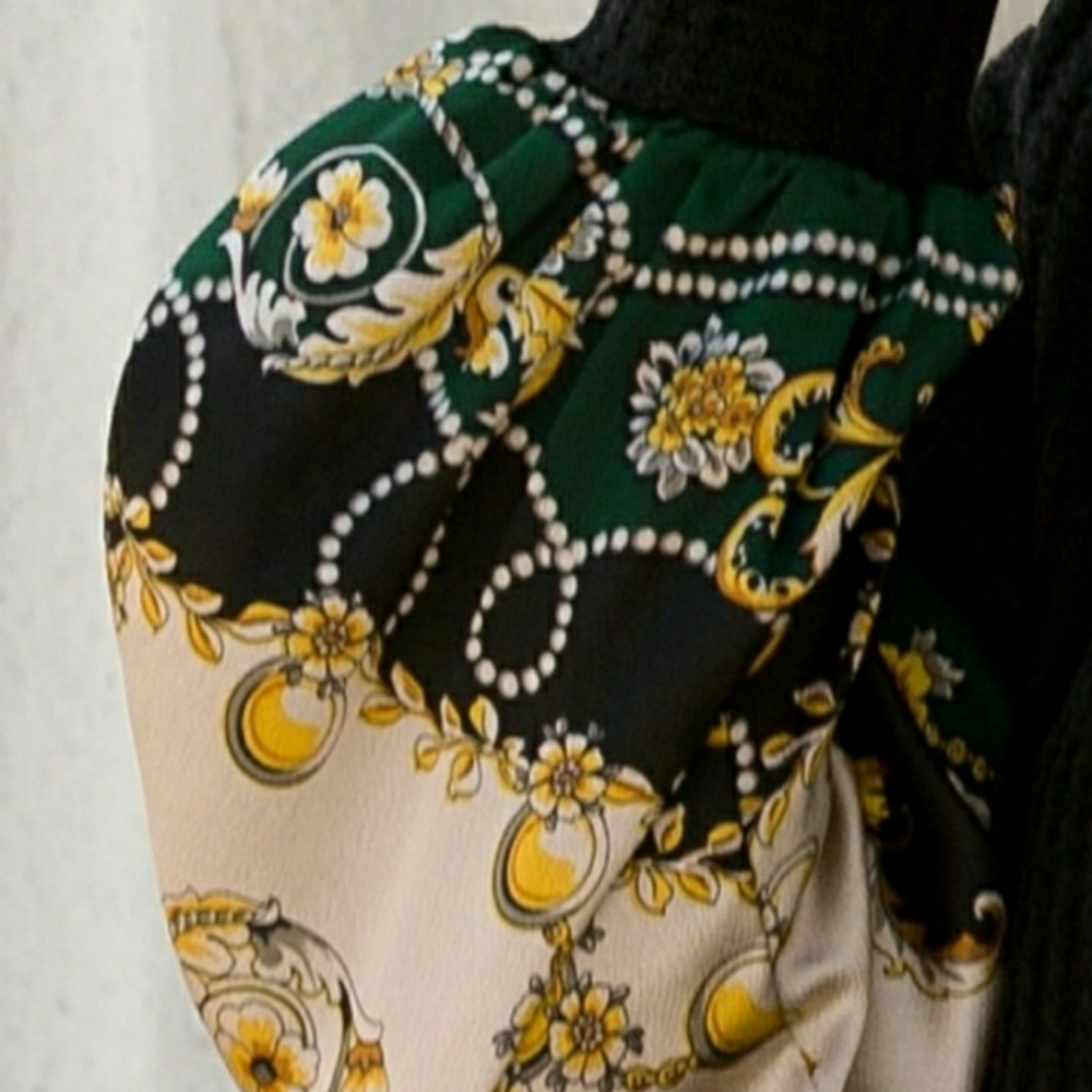 Black Waffle Knit Print Sleeved Blouse - Picture 4 of 4